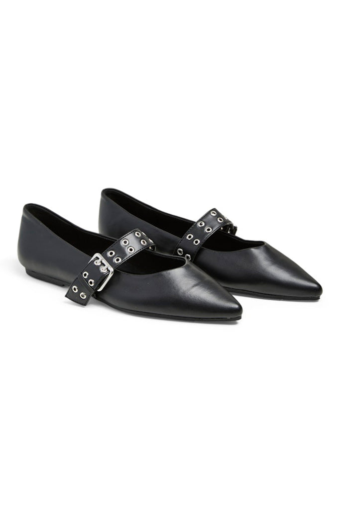 Pieces Saga Buckle Ballerina Pump